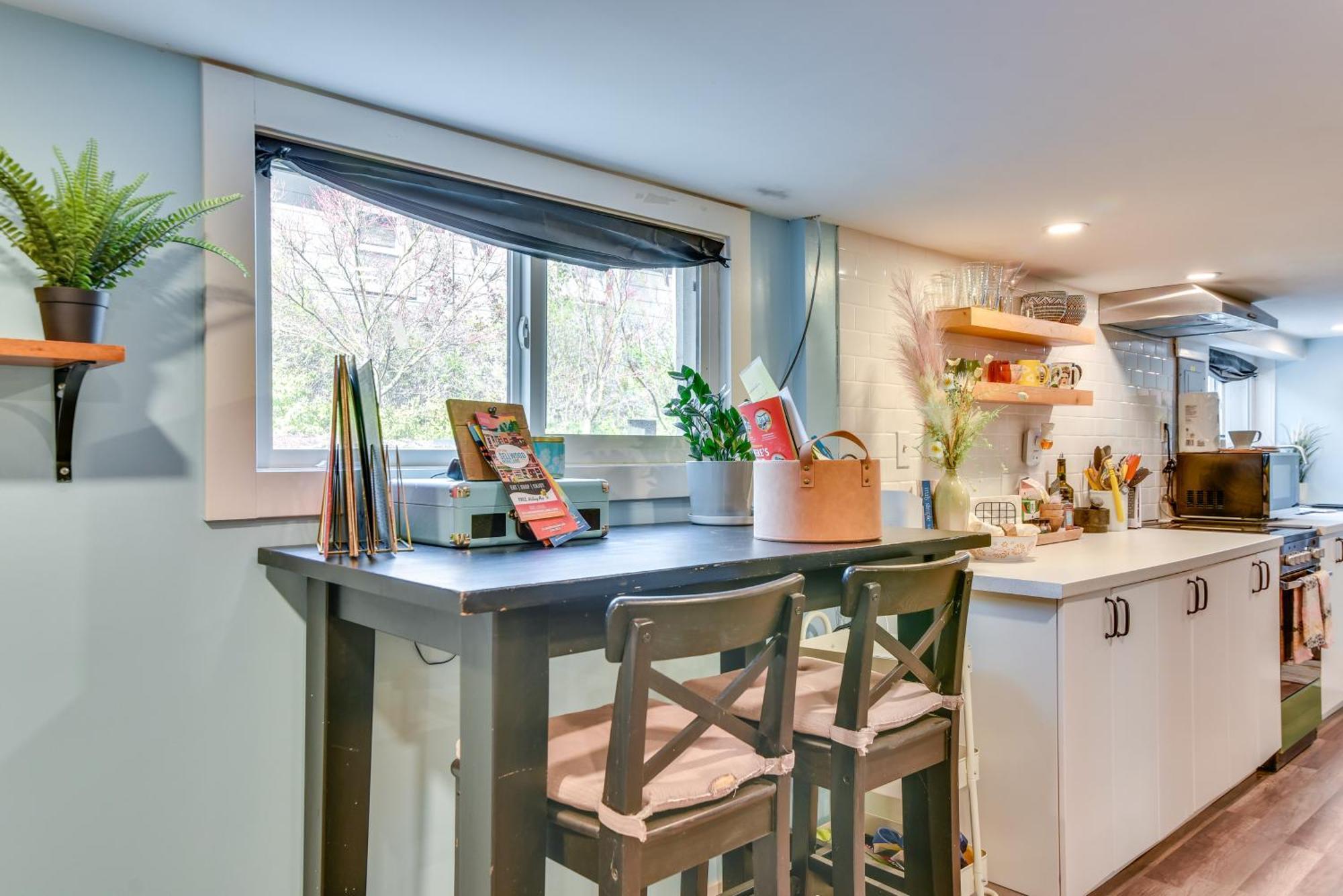 Apartment Vacation About 5 Mi To Downtown! Portland